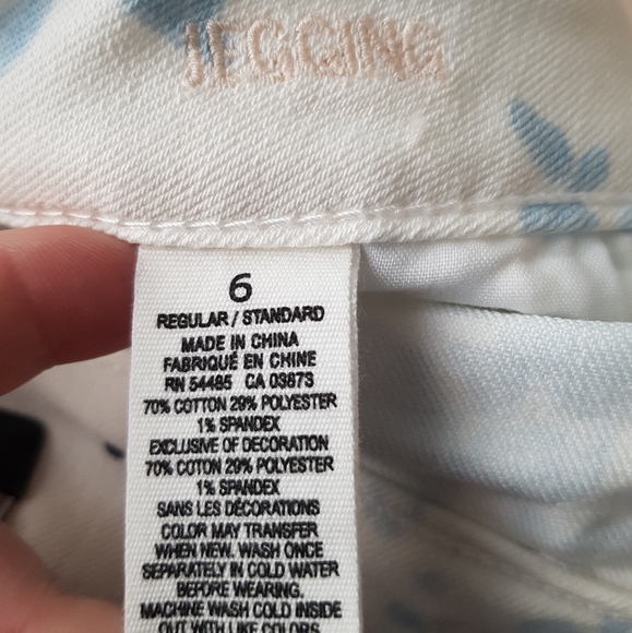 American Eagle Blue Flowers Stretch Jeggings - Picture 8 of 8